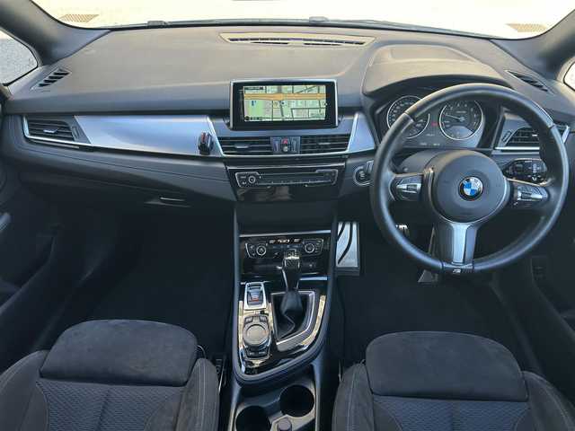 ＢＭＷ ２１８ｉ アクティブツアラー Mスポーツ 大阪府 2015(平27)年 7.2万km アルピンホワイトⅢ BMWコネクテッドドライブ/シートヒーター/ダイナミック スタビリティ コントロール/トラクションコントロール/ブレーキアシスト/ABS/盗難防止機能/ISOFIX/LEDヘッドライト/速度制限装置/ルームミラー一体型ETC/保証書/取扱説明書/記録簿　