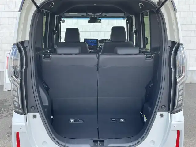 ホンダ Ｎ ＢＯＸ カスタム L ターボ 群馬県 2022(令4)年 6.8万km プラチナホワイトパール ホンダセンシング/・衝突軽減ブレーキ/・誤発進抑制機能/・路外逸脱抑制機能/・アダプティブクルーズコントロール/・車線維持支援システム/・オートハイビーム/・先行車発進お知らせ機能/・標識認識機能/社外9インチナビ/　　フルセグ/Bluetooth/CD/DVD/MSV/    SD/USB/FM/AM/ipod/AUX/バックカメラ/両側パワースライドドア/オートLEDヘッドライト/フォグランプ/レザーシート/前席シートヒーター/電動パーキングブレーキ/オートブレーキホールド/スマートキー/ステアリングスイッチ/ビルドインETC