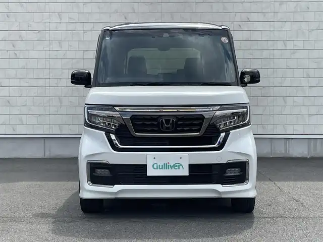 ホンダ Ｎ ＢＯＸ カスタム L ターボ 群馬県 2022(令4)年 6.8万km プラチナホワイトパール ホンダセンシング/・衝突軽減ブレーキ/・誤発進抑制機能/・路外逸脱抑制機能/・アダプティブクルーズコントロール/・車線維持支援システム/・オートハイビーム/・先行車発進お知らせ機能/・標識認識機能/社外9インチナビ/　　フルセグ/Bluetooth/CD/DVD/MSV/    SD/USB/FM/AM/ipod/AUX/バックカメラ/両側パワースライドドア/オートLEDヘッドライト/フォグランプ/レザーシート/前席シートヒーター/電動パーキングブレーキ/オートブレーキホールド/スマートキー/ステアリングスイッチ/ビルドインETC