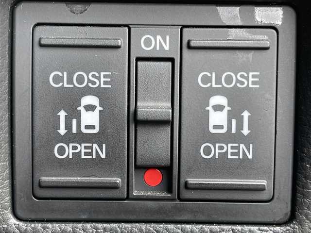 ホンダ Ｎ ＢＯＸ カスタム L ターボ 山口県 2022(令4)年 6.8万km プラチナホワイトパール ホンダセンシング/・衝突軽減ブレーキ/・誤発進抑制機能/・路外逸脱抑制機能/・アダプティブクルーズコントロール/・車線維持支援システム/・オートハイビーム/・先行車発進お知らせ機能/・標識認識機能/社外9インチナビ/　　フルセグ/Bluetooth/CD/DVD/MSV/    SD/USB/FM/AM/ipod/AUX/バックカメラ/両側パワースライドドア/オートLEDヘッドライト/フォグランプ/レザーシート/前席シートヒーター/電動パーキングブレーキ/オートブレーキホールド/スマートキー/ステアリングスイッチ/ビルドインETC