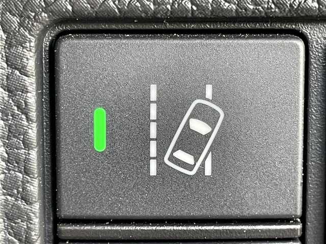 ホンダ Ｎ ＢＯＸ カスタム L ターボ 山口県 2022(令4)年 6.8万km プラチナホワイトパール ホンダセンシング/・衝突軽減ブレーキ/・誤発進抑制機能/・路外逸脱抑制機能/・アダプティブクルーズコントロール/・車線維持支援システム/・オートハイビーム/・先行車発進お知らせ機能/・標識認識機能/社外9インチナビ/　　フルセグ/Bluetooth/CD/DVD/MSV/    SD/USB/FM/AM/ipod/AUX/バックカメラ/両側パワースライドドア/オートLEDヘッドライト/フォグランプ/レザーシート/前席シートヒーター/電動パーキングブレーキ/オートブレーキホールド/スマートキー/ステアリングスイッチ/ビルドインETC