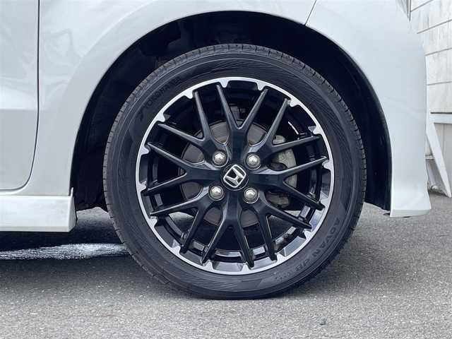 ホンダ Ｎ ＢＯＸ カスタム L ターボ 山口県 2022(令4)年 6.8万km プラチナホワイトパール ホンダセンシング/・衝突軽減ブレーキ/・誤発進抑制機能/・路外逸脱抑制機能/・アダプティブクルーズコントロール/・車線維持支援システム/・オートハイビーム/・先行車発進お知らせ機能/・標識認識機能/社外9インチナビ/　　フルセグ/Bluetooth/CD/DVD/MSV/    SD/USB/FM/AM/ipod/AUX/バックカメラ/両側パワースライドドア/オートLEDヘッドライト/フォグランプ/レザーシート/前席シートヒーター/電動パーキングブレーキ/オートブレーキホールド/スマートキー/ステアリングスイッチ/ビルドインETC