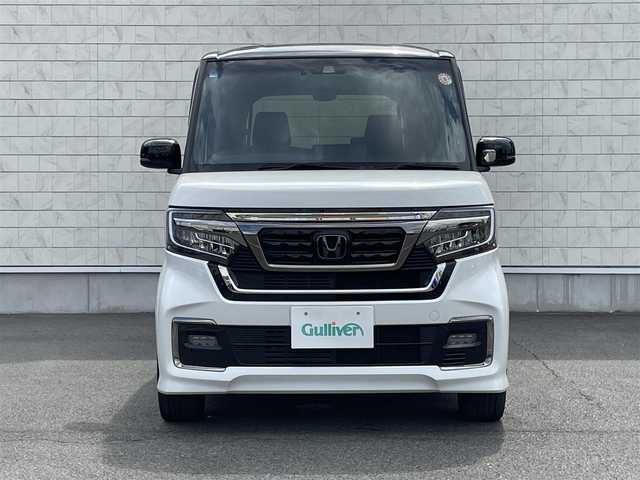 ホンダ Ｎ ＢＯＸ カスタム L ターボ 山口県 2022(令4)年 6.8万km プラチナホワイトパール ホンダセンシング/・衝突軽減ブレーキ/・誤発進抑制機能/・路外逸脱抑制機能/・アダプティブクルーズコントロール/・車線維持支援システム/・オートハイビーム/・先行車発進お知らせ機能/・標識認識機能/社外9インチナビ/　　フルセグ/Bluetooth/CD/DVD/MSV/    SD/USB/FM/AM/ipod/AUX/バックカメラ/両側パワースライドドア/オートLEDヘッドライト/フォグランプ/レザーシート/前席シートヒーター/電動パーキングブレーキ/オートブレーキホールド/スマートキー/ステアリングスイッチ/ビルドインETC