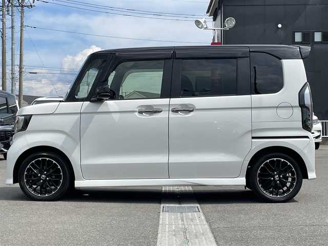 ホンダ Ｎ ＢＯＸ カスタム L ターボ 山口県 2022(令4)年 6.8万km プラチナホワイトパール ホンダセンシング/・衝突軽減ブレーキ/・誤発進抑制機能/・路外逸脱抑制機能/・アダプティブクルーズコントロール/・車線維持支援システム/・オートハイビーム/・先行車発進お知らせ機能/・標識認識機能/社外9インチナビ/　　フルセグ/Bluetooth/CD/DVD/MSV/    SD/USB/FM/AM/ipod/AUX/バックカメラ/両側パワースライドドア/オートLEDヘッドライト/フォグランプ/レザーシート/前席シートヒーター/電動パーキングブレーキ/オートブレーキホールド/スマートキー/ステアリングスイッチ/ビルドインETC