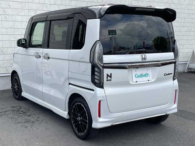 ホンダ Ｎ ＢＯＸ カスタム L ターボ 山口県 2022(令4)年 6.8万km プラチナホワイトパール ホンダセンシング/・衝突軽減ブレーキ/・誤発進抑制機能/・路外逸脱抑制機能/・アダプティブクルーズコントロール/・車線維持支援システム/・オートハイビーム/・先行車発進お知らせ機能/・標識認識機能/社外9インチナビ/　　フルセグ/Bluetooth/CD/DVD/MSV/    SD/USB/FM/AM/ipod/AUX/バックカメラ/両側パワースライドドア/オートLEDヘッドライト/フォグランプ/レザーシート/前席シートヒーター/電動パーキングブレーキ/オートブレーキホールド/スマートキー/ステアリングスイッチ/ビルドインETC