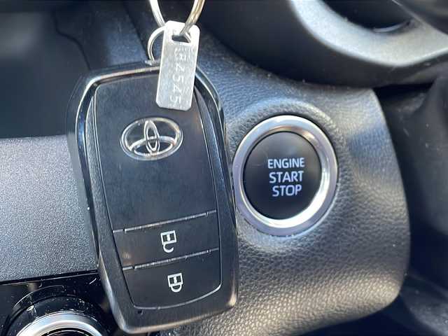 トヨタ ヤリスクロス G 新潟県 2023(令5)年 2.9万km ダークブルーマイカM 純正ディスプレイオーディオ(ナビなし)/アラウンドビューモニター/冬タイヤ積載/トヨタセーフティセンス/・プリクラッシュセーフティ/・レーントレーシングアシスト＋レーンディパーチャーアラート/・レーダークルーズコントロール/・オートマチックハイビーム/・ロードサインアシスト/・ドライバー異常時対応システム/・プロアクティブドライビングアシスト/クリアランスソナー/ステアリングスイッチ/ドアバイザー/取扱説明書/保証書