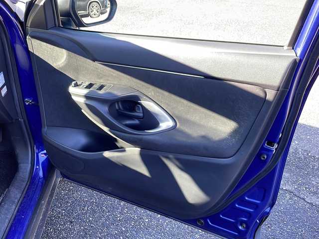 トヨタ ヤリスクロス G 新潟県 2023(令5)年 2.9万km ダークブルーマイカM 純正ディスプレイオーディオ(ナビなし)/アラウンドビューモニター/冬タイヤ積載/トヨタセーフティセンス/・プリクラッシュセーフティ/・レーントレーシングアシスト＋レーンディパーチャーアラート/・レーダークルーズコントロール/・オートマチックハイビーム/・ロードサインアシスト/・ドライバー異常時対応システム/・プロアクティブドライビングアシスト/クリアランスソナー/ステアリングスイッチ/ドアバイザー/取扱説明書/保証書