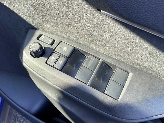 トヨタ ヤリスクロス G 新潟県 2023(令5)年 2.9万km ダークブルーマイカM 純正ディスプレイオーディオ(ナビなし)/アラウンドビューモニター/冬タイヤ積載/トヨタセーフティセンス/・プリクラッシュセーフティ/・レーントレーシングアシスト＋レーンディパーチャーアラート/・レーダークルーズコントロール/・オートマチックハイビーム/・ロードサインアシスト/・ドライバー異常時対応システム/・プロアクティブドライビングアシスト/クリアランスソナー/ステアリングスイッチ/ドアバイザー/取扱説明書/保証書