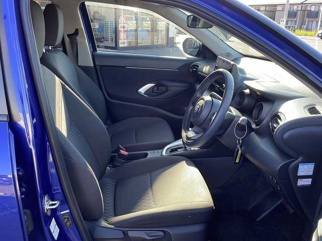 トヨタ ヤリスクロス G 新潟県 2023(令5)年 2.9万km ダークブルーマイカM 純正ディスプレイオーディオ(ナビなし)/アラウンドビューモニター/冬タイヤ積載/トヨタセーフティセンス/・プリクラッシュセーフティ/・レーントレーシングアシスト＋レーンディパーチャーアラート/・レーダークルーズコントロール/・オートマチックハイビーム/・ロードサインアシスト/・ドライバー異常時対応システム/・プロアクティブドライビングアシスト/クリアランスソナー/ステアリングスイッチ/ドアバイザー/取扱説明書/保証書