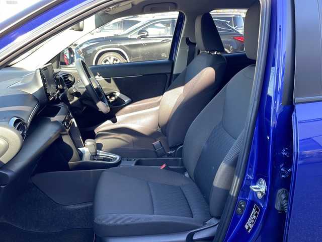 トヨタ ヤリスクロス G 新潟県 2023(令5)年 2.9万km ダークブルーマイカM 純正ディスプレイオーディオ(ナビなし)/アラウンドビューモニター/冬タイヤ積載/トヨタセーフティセンス/・プリクラッシュセーフティ/・レーントレーシングアシスト＋レーンディパーチャーアラート/・レーダークルーズコントロール/・オートマチックハイビーム/・ロードサインアシスト/・ドライバー異常時対応システム/・プロアクティブドライビングアシスト/クリアランスソナー/ステアリングスイッチ/ドアバイザー/取扱説明書/保証書