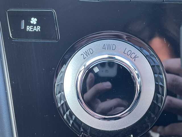 三菱 デリカＤ：５ アーバンギア G パワーパッケージ 長野県 2019(平31)年 3.2万km アイガーグレーメタリック 禁煙車/社外7インチナビ(AM/FM/DVD/TV/Bluetooth)/パートタイム4WD/両側電動スライドドア/電動リアゲート/全方位カメラ/バックカメラ/レーダークルーズコントロール/GIGEARオフロードギア/・アルミルーフラック/・フロントグリルカバー/・LEDフォグランプ/・オーバーフェンダーカバー/・リアラダー/1.5インチリフトアップ/ブラウンレザーシートカバー/社外17インチアルミ(235/65R17)/フルセグTV/ETC/革巻きステアリング/ステアリングスイッチ/運転席電動シート/前席シートヒーター/オートライト/オートハイビーム/衝突被害軽減装置/車線逸脱警報システム/レーンキープアシスト/ＭＴモード付ＡＴ/パドルシフト/プッシュスタート/スマートキー/スペアキー