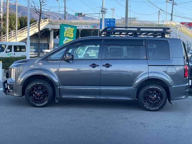 三菱 デリカＤ：５ アーバンギア G パワーパッケージ 長野県 2019(平31)年 3.2万km アイガーグレーメタリック 禁煙車/社外7インチナビ(AM/FM/DVD/TV/Bluetooth)/パートタイム4WD/両側電動スライドドア/電動リアゲート/全方位カメラ/バックカメラ/レーダークルーズコントロール/GIGEARオフロードギア/・アルミルーフラック/・フロントグリルカバー/・LEDフォグランプ/・オーバーフェンダーカバー/・リアラダー/1.5インチリフトアップ/ブラウンレザーシートカバー/社外17インチアルミ(235/65R17)/フルセグTV/ETC/革巻きステアリング/ステアリングスイッチ/運転席電動シート/前席シートヒーター/オートライト/オートハイビーム/衝突被害軽減装置/車線逸脱警報システム/レーンキープアシスト/ＭＴモード付ＡＴ/パドルシフト/プッシュスタート/スマートキー/スペアキー