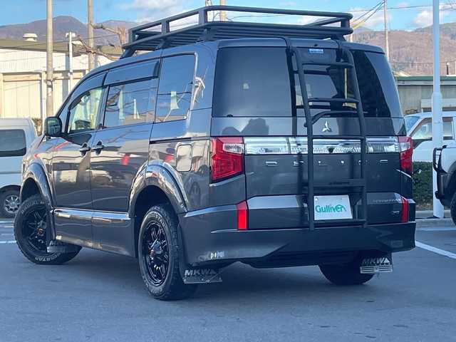 三菱 デリカＤ：５ アーバンギア G パワーパッケージ 長野県 2019(平31)年 3.2万km アイガーグレーメタリック 禁煙車/社外7インチナビ(AM/FM/DVD/TV/Bluetooth)/パートタイム4WD/両側電動スライドドア/電動リアゲート/全方位カメラ/バックカメラ/レーダークルーズコントロール/GIGEARオフロードギア/・アルミルーフラック/・フロントグリルカバー/・LEDフォグランプ/・オーバーフェンダーカバー/・リアラダー/1.5インチリフトアップ/ブラウンレザーシートカバー/社外17インチアルミ(235/65R17)/フルセグTV/ETC/革巻きステアリング/ステアリングスイッチ/運転席電動シート/前席シートヒーター/オートライト/オートハイビーム/衝突被害軽減装置/車線逸脱警報システム/レーンキープアシスト/ＭＴモード付ＡＴ/パドルシフト/プッシュスタート/スマートキー/スペアキー