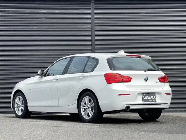 ＢＭＷ １１８ｄ スポーツ 山梨県 2016(平28)年 6.7万km アルピンホワイトⅢ 当店買取車/純正HDDナビ/バックカメラ/Bluetooth/USB/AUX/インテリジェントセーフティ/レーンキープアシスト/クルーズコントロール/コーナーセンサー/衝突軽減ブレーキ/アンビエントライト/オートライト/LEDヘッドライト/ドライブモードセレクト/デジタルインナーミラー/ETC/純正16インチAW/保証書/スペアキー