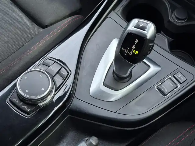 ＢＭＷ １１８ｄ スポーツ 山梨県 2016(平28)年 6.7万km アルピンホワイトⅢ 当店買取車/純正HDDナビ/バックカメラ/Bluetooth/USB/AUX/インテリジェントセーフティ/レーンキープアシスト/クルーズコントロール/コーナーセンサー/衝突軽減ブレーキ/アンビエントライト/オートライト/LEDヘッドライト/ドライブモードセレクト/デジタルインナーミラー/ETC/純正16インチAW/保証書/スペアキー