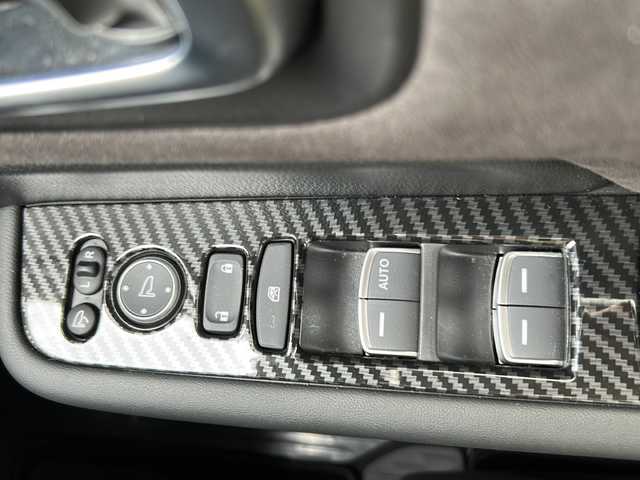 ホンダ ステップワゴン スパーダ eHEV プレミアムライン 千葉県 2024(令6)年 0.6万km プラチナホワイトパール ワンオーナー/純正11インチナビ/フルセグTV/Bluetoothオーディオ接続/DVD再生可能/USB / USB-C接続/純正15インチフリップダウンモニター/全周囲カメラ/ブラインドスポットモニター/両側パワースライドドア/パワーバックドア/LEDヘッドライト/スマートキー/ハーフレザーシート/1列目2列目シートヒーター/社外18インチアルミホイール/フロアマット/前後ドラレコ（DRH-224SD）/Honda SENSING/●衝突軽減ブレーキ（CMBS）/●誤発進抑制機能/●後方誤発進抑制機能/●近距離衝突軽減ブレーキ/●歩行者事故低減ステアリング/●路外逸脱抑制機能/●渋滞追従機能付アダプティブクルーズコントロール（ACC）●車線維持支援システム（LKAS）/●トラフィックジャムアシスト（渋滞運転支援機能）/●先行車発進お知らせ機能/●標識認識機能/●オートハイビーム/●アダプティブドライビングビーム/スペアキー/保証書/取扱説明書