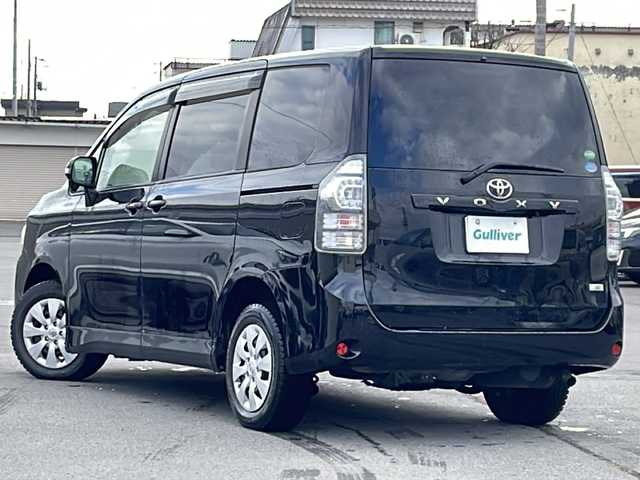 トヨタ ヴォクシー X Lエディション 道北・旭川 2013(平25)年 5.8万km ブラック /4WD//禁煙車//寒冷地仕様//社外ナビ BT/CD/DVD/AUX/SD/フルセグ//片側パワースライドドア//ステアリングスイッチ//オートエアコン//パワーウィンドウ//フロントデアイサー//ドアバイザー//社外AW夏タイヤ積み込み//エンジンスターター//純正フロアマット//バックカメラ//保証書//取扱説明書