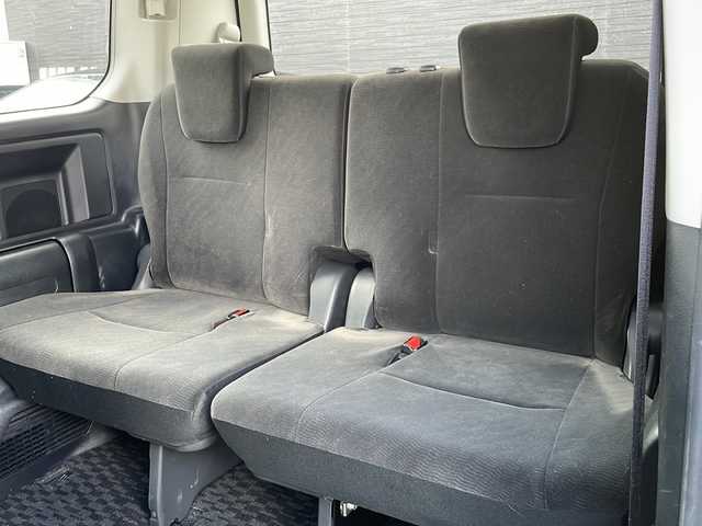 トヨタ ヴォクシー X Lエディション 道北・旭川 2013(平25)年 5.8万km ブラック /4WD//禁煙車//寒冷地仕様//社外ナビ BT/CD/DVD/AUX/SD/フルセグ//片側パワースライドドア//ステアリングスイッチ//オートエアコン//パワーウィンドウ//フロントデアイサー//ドアバイザー//社外AW夏タイヤ積み込み//エンジンスターター//純正フロアマット//バックカメラ//保証書//取扱説明書