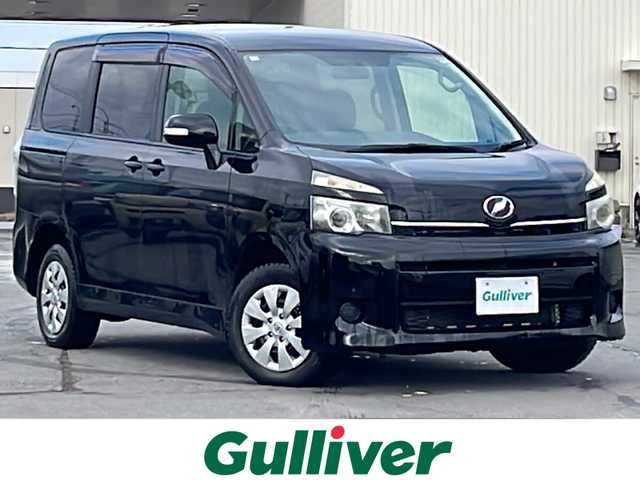 トヨタ ヴォクシー X Lエディション 道央・札幌 2013(平25)年 5.8万km ブラック (株)IDOMが運営する【じしゃロン札幌店】の自社ローン専用車両になりますこちらは現金またはオートローンご利用価格です。自社ローンご希望の方は別途その旨お申し付けください。//4WD//禁煙車//寒冷地仕様//社外ナビ BT/CD/DVD/AUX/SD/フルセグ//片側パワースライドドア//ステアリングスイッチ//オートエアコン//パワーウィンドウ//フロントデアイサー//ドアバイザー//社外AW夏タイヤ積み込み//純正フロアマット//バックカメラ//保証書//取扱説明書