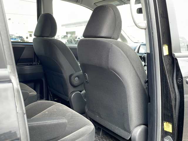 トヨタ ヴォクシー X Lエディション 道央・札幌 2013(平25)年 5.8万km ブラック (株)IDOMが運営する【じしゃロン札幌店】の自社ローン専用車両になりますこちらは現金またはオートローンご利用価格です。自社ローンご希望の方は別途その旨お申し付けください。//4WD//禁煙車//寒冷地仕様//社外ナビ BT/CD/DVD/AUX/SD/フルセグ//片側パワースライドドア//ステアリングスイッチ//オートエアコン//パワーウィンドウ//フロントデアイサー//ドアバイザー//社外AW夏タイヤ積み込み//純正フロアマット//バックカメラ//保証書//取扱説明書