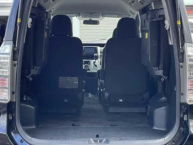 トヨタ ヴォクシー X Lエディション 道央・札幌 2013(平25)年 5.8万km ブラック (株)IDOMが運営する【じしゃロン札幌店】の自社ローン専用車両になりますこちらは現金またはオートローンご利用価格です。自社ローンご希望の方は別途その旨お申し付けください。//4WD//禁煙車//寒冷地仕様//社外ナビ BT/CD/DVD/AUX/SD/フルセグ//片側パワースライドドア//ステアリングスイッチ//オートエアコン//パワーウィンドウ//フロントデアイサー//ドアバイザー//社外AW夏タイヤ積み込み//純正フロアマット//バックカメラ//保証書//取扱説明書