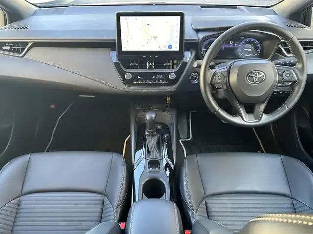 トヨタ カローラツーリング ダブルバイビー 静岡県 2022(令4)年 0.6万km プラチナホワイトパールマイカ ワンオーナー/純正ナビ/フルセグTV/BT/USB/バックカメラ/ハーフレザーシート/前席シートヒーター/プリクラッシュセーフティ/レーンキープアシスト/オートハイビーム/レーダークルーズコントロール/ブラインドスポットモニター/ヘッドアップディスプレイ/クリアランスソナー/AC100V電源/置くだけ充電/ステアリングヒーター/ビルトインETC2.0/TVキャンセラー/LEDライト/LEDフォグ/スマートキー×2/保証書/取扱説明書/ナビ取扱説明書/R5/R7点検記録簿有