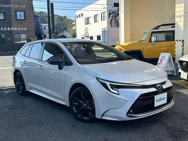 トヨタ カローラツーリング ダブルバイビー 静岡県 2022(令4)年 0.6万km プラチナホワイトパールマイカ ワンオーナー/純正ナビ/フルセグTV/BT/USB/バックカメラ/ハーフレザーシート/前席シートヒーター/プリクラッシュセーフティ/レーンキープアシスト/オートハイビーム/レーダークルーズコントロール/ブラインドスポットモニター/ヘッドアップディスプレイ/クリアランスソナー/AC100V電源/置くだけ充電/ステアリングヒーター/ビルトインETC2.0/TVキャンセラー/LEDライト/LEDフォグ/スマートキー×2/保証書/取扱説明書/ナビ取扱説明書/R5/R7点検記録簿有