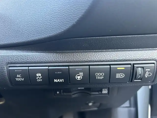 トヨタ カローラツーリング ダブルバイビー 静岡県 2022(令4)年 0.6万km プラチナホワイトパールマイカ ワンオーナー/純正ナビ/フルセグTV/BT/USB/バックカメラ/ハーフレザーシート/前席シートヒーター/プリクラッシュセーフティ/レーンキープアシスト/オートハイビーム/レーダークルーズコントロール/ブラインドスポットモニター/ヘッドアップディスプレイ/クリアランスソナー/AC100V電源/置くだけ充電/ステアリングヒーター/ビルトインETC2.0/TVキャンセラー/LEDライト/LEDフォグ/スマートキー×2/保証書/取扱説明書/ナビ取扱説明書/R5/R7点検記録簿有