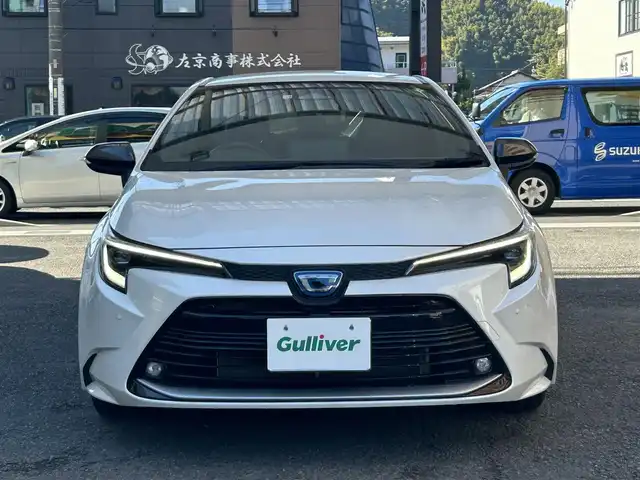 トヨタ カローラツーリング ダブルバイビー 静岡県 2022(令4)年 0.6万km プラチナホワイトパールマイカ ワンオーナー/純正ナビ/フルセグTV/BT/USB/バックカメラ/ハーフレザーシート/前席シートヒーター/プリクラッシュセーフティ/レーンキープアシスト/オートハイビーム/レーダークルーズコントロール/ブラインドスポットモニター/ヘッドアップディスプレイ/クリアランスソナー/AC100V電源/置くだけ充電/ステアリングヒーター/ビルトインETC2.0/TVキャンセラー/LEDライト/LEDフォグ/スマートキー×2/保証書/取扱説明書/ナビ取扱説明書/R5/R7点検記録簿有