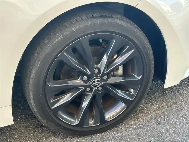 トヨタ カローラツーリング ダブルバイビー 静岡県 2022(令4)年 0.6万km プラチナホワイトパールマイカ ワンオーナー/純正ナビ/フルセグTV/BT/USB/バックカメラ/ハーフレザーシート/前席シートヒーター/プリクラッシュセーフティ/レーンキープアシスト/オートハイビーム/レーダークルーズコントロール/ブラインドスポットモニター/ヘッドアップディスプレイ/クリアランスソナー/AC100V電源/置くだけ充電/ステアリングヒーター/ビルトインETC2.0/TVキャンセラー/LEDライト/LEDフォグ/スマートキー×2/保証書/取扱説明書/ナビ取扱説明書/R5/R7点検記録簿有