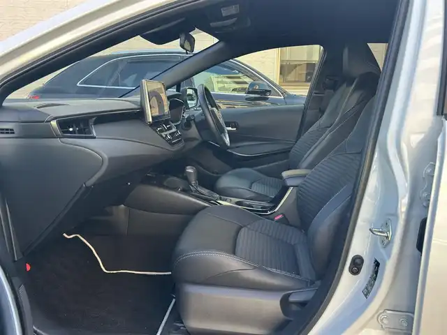 トヨタ カローラツーリング ダブルバイビー 静岡県 2022(令4)年 0.6万km プラチナホワイトパールマイカ ワンオーナー/純正ナビ/フルセグTV/BT/USB/バックカメラ/ハーフレザーシート/前席シートヒーター/プリクラッシュセーフティ/レーンキープアシスト/オートハイビーム/レーダークルーズコントロール/ブラインドスポットモニター/ヘッドアップディスプレイ/クリアランスソナー/AC100V電源/置くだけ充電/ステアリングヒーター/ビルトインETC2.0/TVキャンセラー/LEDライト/LEDフォグ/スマートキー×2/保証書/取扱説明書/ナビ取扱説明書/R5/R7点検記録簿有