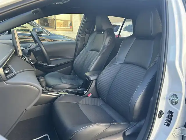 トヨタ カローラツーリング ダブルバイビー 静岡県 2022(令4)年 0.6万km プラチナホワイトパールマイカ ワンオーナー/純正ナビ/フルセグTV/BT/USB/バックカメラ/ハーフレザーシート/前席シートヒーター/プリクラッシュセーフティ/レーンキープアシスト/オートハイビーム/レーダークルーズコントロール/ブラインドスポットモニター/ヘッドアップディスプレイ/クリアランスソナー/AC100V電源/置くだけ充電/ステアリングヒーター/ビルトインETC2.0/TVキャンセラー/LEDライト/LEDフォグ/スマートキー×2/保証書/取扱説明書/ナビ取扱説明書/R5/R7点検記録簿有