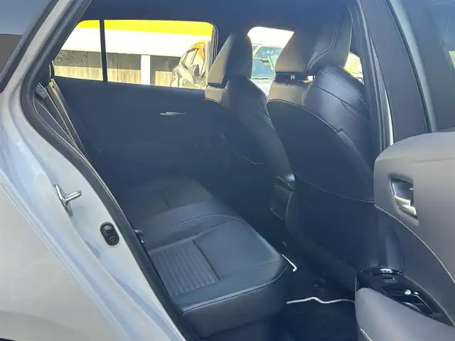 トヨタ カローラツーリング ダブルバイビー 静岡県 2022(令4)年 0.6万km プラチナホワイトパールマイカ ワンオーナー/純正ナビ/フルセグTV/BT/USB/バックカメラ/ハーフレザーシート/前席シートヒーター/プリクラッシュセーフティ/レーンキープアシスト/オートハイビーム/レーダークルーズコントロール/ブラインドスポットモニター/ヘッドアップディスプレイ/クリアランスソナー/AC100V電源/置くだけ充電/ステアリングヒーター/ビルトインETC2.0/TVキャンセラー/LEDライト/LEDフォグ/スマートキー×2/保証書/取扱説明書/ナビ取扱説明書/R5/R7点検記録簿有