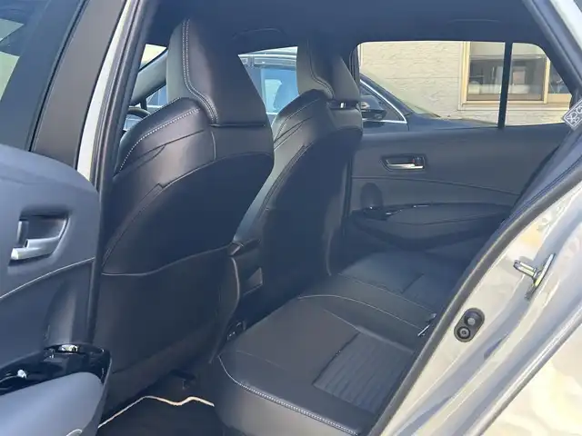 トヨタ カローラツーリング ダブルバイビー 静岡県 2022(令4)年 0.6万km プラチナホワイトパールマイカ ワンオーナー/純正ナビ/フルセグTV/BT/USB/バックカメラ/ハーフレザーシート/前席シートヒーター/プリクラッシュセーフティ/レーンキープアシスト/オートハイビーム/レーダークルーズコントロール/ブラインドスポットモニター/ヘッドアップディスプレイ/クリアランスソナー/AC100V電源/置くだけ充電/ステアリングヒーター/ビルトインETC2.0/TVキャンセラー/LEDライト/LEDフォグ/スマートキー×2/保証書/取扱説明書/ナビ取扱説明書/R5/R7点検記録簿有