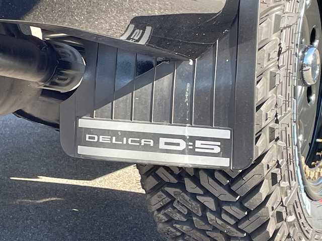 三菱 デリカＤ：５ P 長野県 2021(令3)年 5.7万km ダイヤモンドブラックマイカ 禁煙車/10インチディスプレイオーディオ/(AM/FM/Bluetooth/AppleCarPlay)/ディーゼルターボ/パートタイム4WD/GIGEARオフロードギア/(グリルガード/LEDフォグ/全オーバーフェンダー/リアラダー//ルーフラック)/1.5インチリフトアップ/GIG METAL ROCK16インチAW(235/70R16)/マッドガード/オートステップ/純正足回り車載/全方位カメラ/両側電動スライドドア/電動リアゲート/運転席電動シート/前席シートヒーター/レザーシートカバー/革巻きステアリング/ステアリングヒーター/ステアリングスイッチ/ブラインドスポットモニター/LEDヘッドライト/追従型クルーズコントロール/プッシュスタート/衝突被害軽減装置/車線逸脱警報装置/レーンキープアシスト/オートライト/オートハイビーム/フォグランプ/アイドリングストップ/バックカメラ/スマートキー/ＭＴモード付ＡＴ/パドルシフト/純正フロアマット