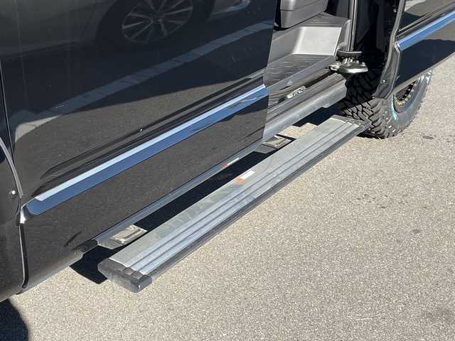 三菱 デリカＤ：５ P 長野県 2021(令3)年 5.7万km ダイヤモンドブラックマイカ 禁煙車/10インチディスプレイオーディオ/(AM/FM/Bluetooth/AppleCarPlay)/ディーゼルターボ/パートタイム4WD/GIGEARオフロードギア/(グリルガード/LEDフォグ/全オーバーフェンダー/リアラダー//ルーフラック)/1.5インチリフトアップ/GIG METAL ROCK16インチAW(235/70R16)/マッドガード/オートステップ/純正足回り車載/全方位カメラ/両側電動スライドドア/電動リアゲート/運転席電動シート/前席シートヒーター/レザーシートカバー/革巻きステアリング/ステアリングヒーター/ステアリングスイッチ/ブラインドスポットモニター/LEDヘッドライト/追従型クルーズコントロール/プッシュスタート/衝突被害軽減装置/車線逸脱警報装置/レーンキープアシスト/オートライト/オートハイビーム/フォグランプ/アイドリングストップ/バックカメラ/スマートキー/ＭＴモード付ＡＴ/パドルシフト/純正フロアマット