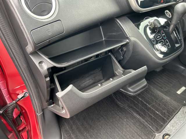 日産 デイズ ルークス ハイウェイスター Gターボ 富山県 2018(平30)年 3.9万km スパークリングレッド/ブラック 禁煙車/ディーラーオプションナビ/型式：MM318D-W/【フルセグTV/CD/DVD/Bluetooth/SD/AUX】/全方位モニター/バックカメラ/プッシュスタート/スマートキー×２/両側パワースライドドア/クルーズコントロール/純正アルミホイール/純正フロアマット/Ｃｌａｚｚｉｏシートカバー/ＥＴＣ/ドライブレコーダー/コーナーセンサー