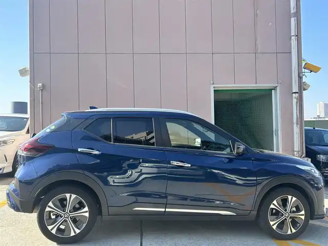 日産 キックス X 広島県 2021(令3)年 3.6万km ダークブルー 禁煙車/デジタルインナーミラー/純正17インチAW/純正SDナビ/(BT/DVD/CD/SD/USB/iPod)/フルセグテレビ/アラウンドビューモニター/レーダークルーズコントロール/プリクラッシュ/オートライト/オートマチックハイビーム/コーナーセンサー/純正LEDヘッドライト/プッシュスタート/ビルトインETC/純正フロアマット