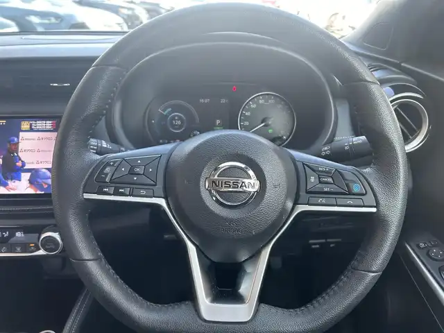 日産 キックス X 広島県 2021(令3)年 3.6万km ダークブルー 禁煙車/デジタルインナーミラー/純正17インチAW/純正SDナビ/(BT/DVD/CD/SD/USB/iPod)/フルセグテレビ/アラウンドビューモニター/レーダークルーズコントロール/プリクラッシュ/オートライト/オートマチックハイビーム/コーナーセンサー/純正LEDヘッドライト/プッシュスタート/ビルトインETC/純正フロアマット