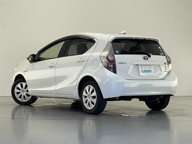 トヨタ アクア S 茨城県 2014(平26)年 9.1万km ライムホワイトパールクリスタルシャイン (株)IDOMが運営する【じしゃロン水戸店】の自社ローン専用車両になりますこちらは現金またはオートローンご利用時の価格です。自社ローンご希望の方は別途その旨お申付け下さい/純正SDナビ(NSCP-W64)/　・ワンセグTV/　・Bluetooth/バックカメラ/ETC/プッシュスタート/スマートキー/ステアリングリモコン/ライトレベライザー/オートライト/ECO・EVモード/ウインカーミラー/純正フロアマット/ドアバイザー