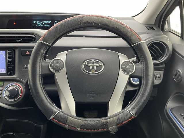 トヨタ アクア S 茨城県 2014(平26)年 9.1万km ライムホワイトパールクリスタルシャイン (株)IDOMが運営する【じしゃロン水戸店】の自社ローン専用車両になりますこちらは現金またはオートローンご利用時の価格です。自社ローンご希望の方は別途その旨お申付け下さい/純正SDナビ(NSCP-W64)/　・ワンセグTV/　・Bluetooth/バックカメラ/ETC/プッシュスタート/スマートキー/ステアリングリモコン/ライトレベライザー/オートライト/ECO・EVモード/ウインカーミラー/純正フロアマット/ドアバイザー