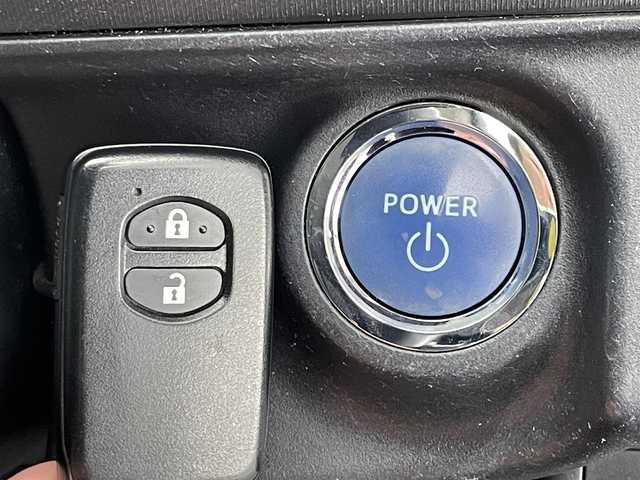 トヨタ アクア S 茨城県 2014(平26)年 9.1万km ライムホワイトパールクリスタルシャイン (株)IDOMが運営する【じしゃロン水戸店】の自社ローン専用車両になりますこちらは現金またはオートローンご利用時の価格です。自社ローンご希望の方は別途その旨お申付け下さい/純正SDナビ(NSCP-W64)/　・ワンセグTV/　・Bluetooth/バックカメラ/ETC/プッシュスタート/スマートキー/ステアリングリモコン/ライトレベライザー/オートライト/ECO・EVモード/ウインカーミラー/純正フロアマット/ドアバイザー