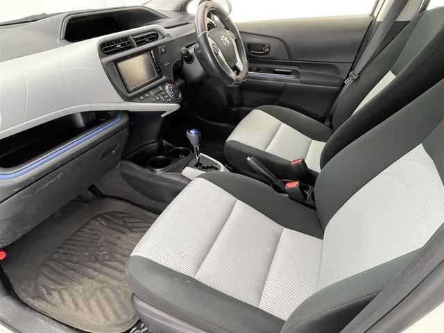 トヨタ アクア S 茨城県 2014(平26)年 9.1万km ライムホワイトパールクリスタルシャイン (株)IDOMが運営する【じしゃロン水戸店】の自社ローン専用車両になりますこちらは現金またはオートローンご利用時の価格です。自社ローンご希望の方は別途その旨お申付け下さい/純正SDナビ(NSCP-W64)/　・ワンセグTV/　・Bluetooth/バックカメラ/ETC/プッシュスタート/スマートキー/ステアリングリモコン/ライトレベライザー/オートライト/ECO・EVモード/ウインカーミラー/純正フロアマット/ドアバイザー