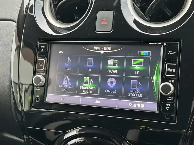 日産 ノート e－パワー X 愛媛県 2016(平28)年 6.2万km シャイニングブルー 純正ナビ（MJ321D-W）/CD/DVD/TV/BT/全方位カメラ/ETC/ナビ連動ドライブレコーダー/エマージェンシーブレーキ/踏み間違い防止装置/レーンキープアシスト/前後コーナーセンサー/デジタルインナーミラー/オートライト/LEDヘッドライト/スマートキー/オートエアコン/純正フロアマット