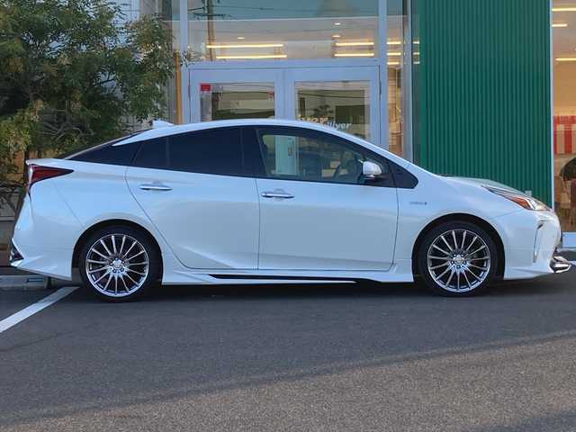 トヨタ プリウス Sツーリングセレクション 岡山県 2020(令2)年 4.6万km ホワイトパールクリスタルシャイン モデリスタエアロ　/レザーシート　/社外アルミホイール　/トヨタセーフティーセンス　/純正ナビ、ＴＶ/バックモニター　/ＬＥＤヘッドライト　/レーダークルーズコントロール　/クリアランスソナー/ドライブレコーダー/Bluetooth