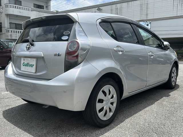 トヨタ アクア S 沖縄県 2012(平24)年 14.1万km シルバーM