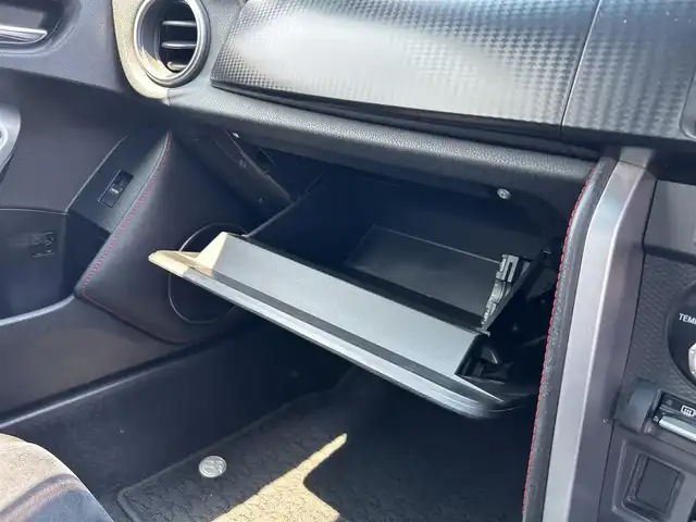 トヨタ ８６ GT リミテッド 和歌山県 2012(平24)年 10.7万km ダークグレーメタリック (株)IDOMが運営する【じしゃロン和歌山店】の自社ローン専用車両になります。こちらは現金またはオートローンご利用時の価格です。自社ローンご希望の方は別途その旨お申付け下さい/純正７インチナビ/ワンセグTV/BT/CD/バックカメラ　/ＥＴＣ　/ハーフレザーシート/前席シートヒーター　/社外１８インチアルミホイール　/スマートキー　/スペアキー　/プッシュスタート/横滑り防止装置　/オートライト　/パドルシフト　/フロアマット　/ＥＴＣ/社外１８インチアルミ/TRC