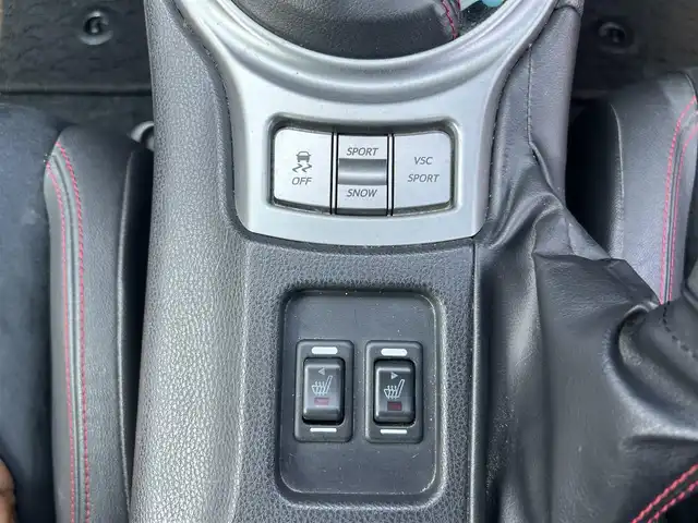 トヨタ ８６ GT リミテッド 和歌山県 2012(平24)年 10.7万km ダークグレーメタリック (株)IDOMが運営する【じしゃロン和歌山店】の自社ローン専用車両になります。こちらは現金またはオートローンご利用時の価格です。自社ローンご希望の方は別途その旨お申付け下さい/純正７インチナビ/ワンセグTV/BT/CD/バックカメラ　/ＥＴＣ　/ハーフレザーシート/前席シートヒーター　/社外１８インチアルミホイール　/スマートキー　/スペアキー　/プッシュスタート/横滑り防止装置　/オートライト　/パドルシフト　/フロアマット　/ＥＴＣ/社外１８インチアルミ/TRC