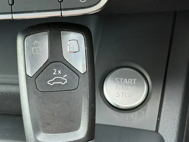 アウディ Ａ５ SB 45TFSIクワトロ スポーツ 静岡県 2020(令2)年 4.4万km グレイシアホワイトメタリック Sラインパッケージ/ハーフレザーシート/マトリクLEDヘッドライト/バーチャルコックピット/BSM/電動リアゲート/MMI/(CD/DVD/Bluetooth/フルセグ)/衝突被害軽減システム/360°カメラ/アダプティブクルーズコントロール/レーンキープアシスト/パーキングアシスト/メモリー付パワーシート/シートヒーター /アドバンストキー/ドライブレコーダー/ETC2.0/純正フロアマット/純正18インチアルミホイール/取扱説明書/スペアキー