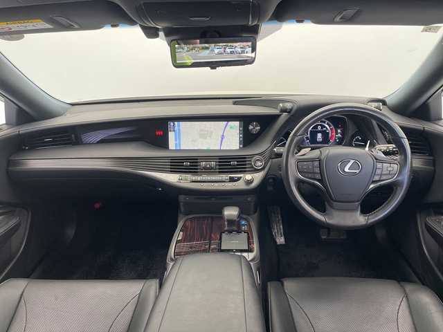 レクサス ＬＳ 500 Iパッケージ 愛知県 2018(平30)年 2.9万km ソニッククォーツ 純正12.3型ナビ/三眼LEDヘッドライト/サンルーフ/全方位カメラ/レーダークルーズコントロール/シートヒーター/エアシート/バックカメラ/パワーシート/ヘッドアップディスプレイ/コーナーセンサー/純正アルミホイール/ETC2.0/ブラインドスポットモニター/パドルシフト/オートマチックハイビーム/衝突軽減システム/フルセグ/CD DVD/Bluetooth/ステアリングスイッチ/スマートキー/プッシュスタート